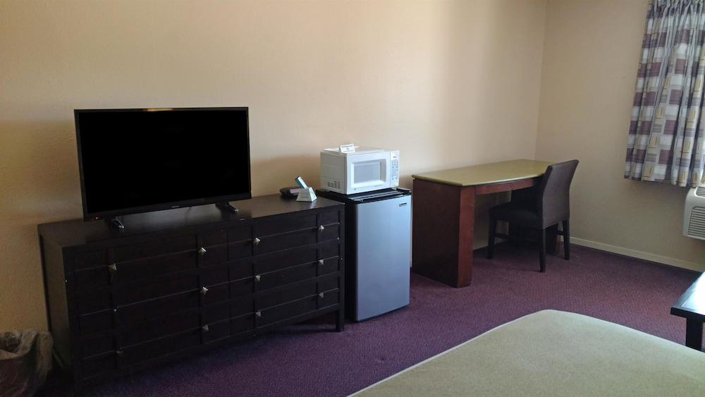 Americas Inn photo 5