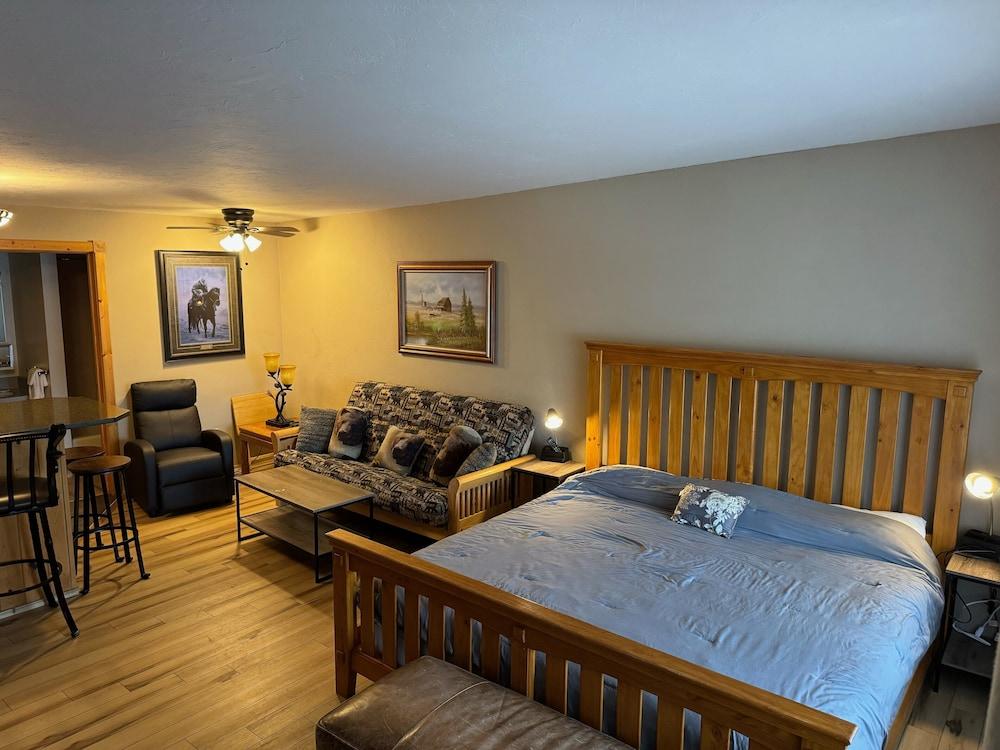 Chateau Rouge Condominiums photo 48