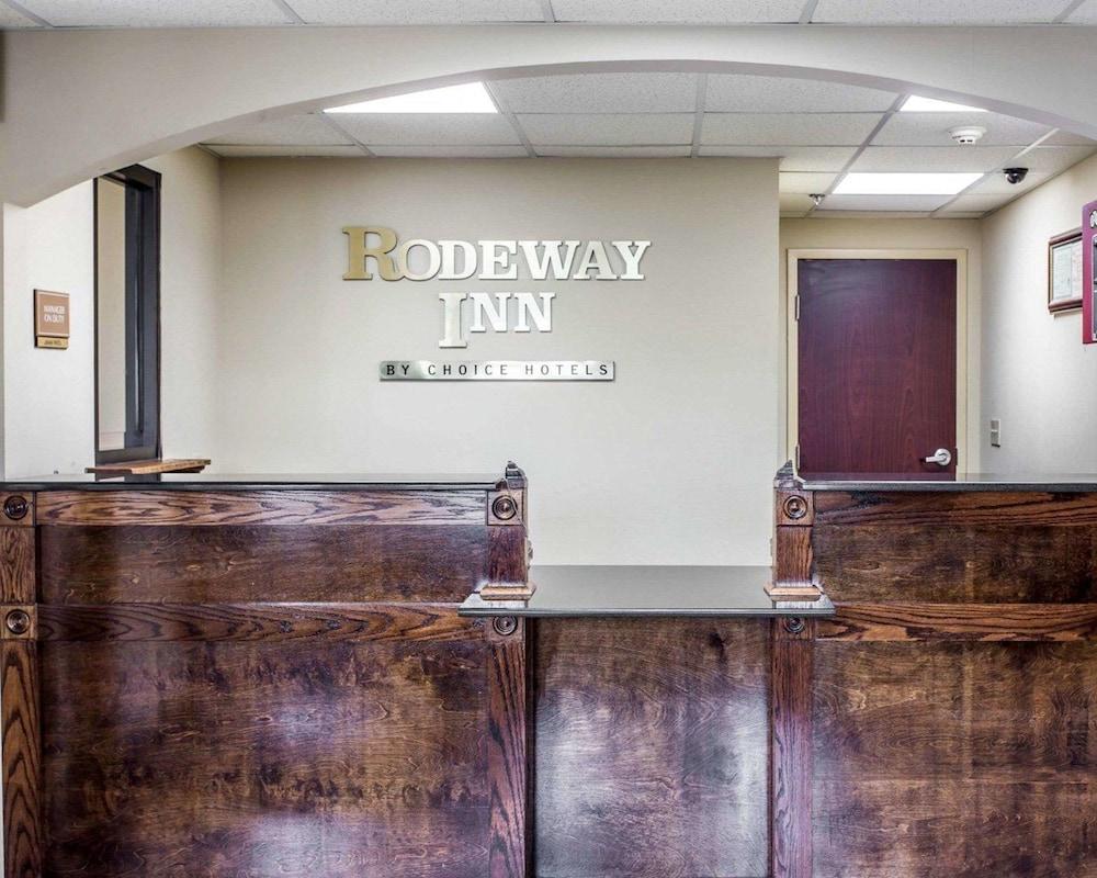 Country Hearth Inn & Suites photo 3