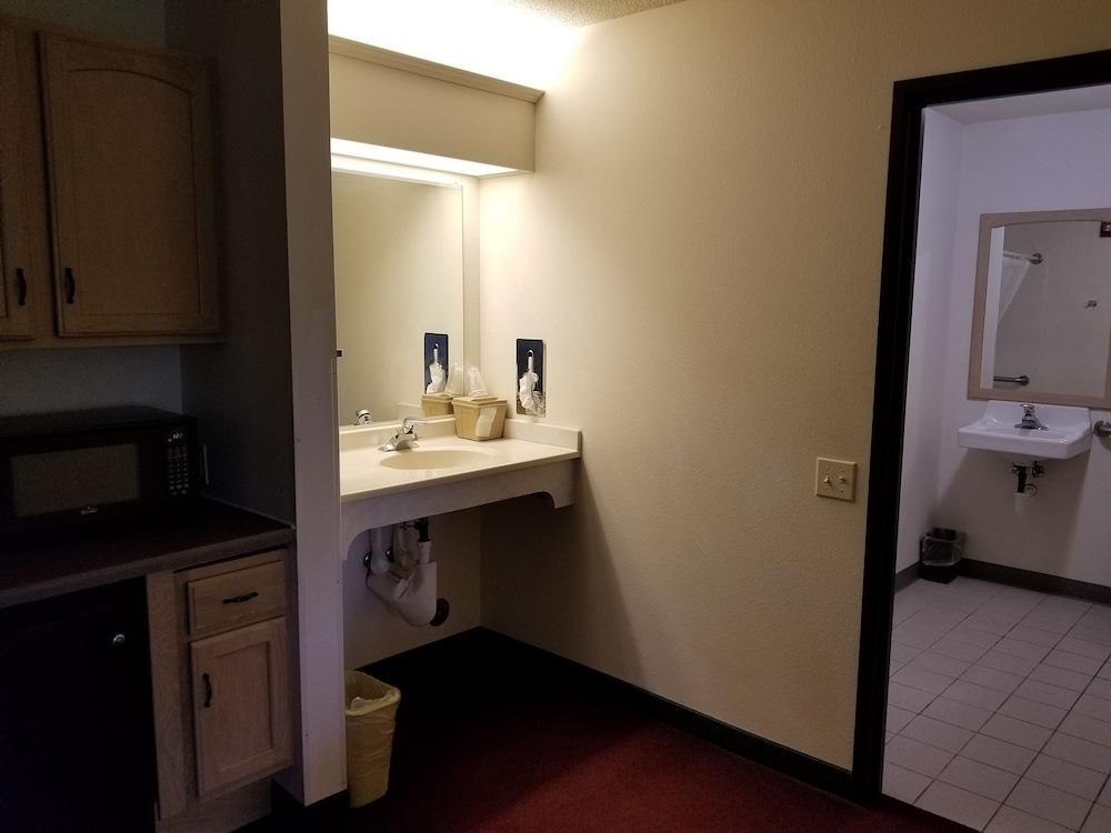 Bilmar Inn & Suites by Hotel O Hwy 77 photo 65