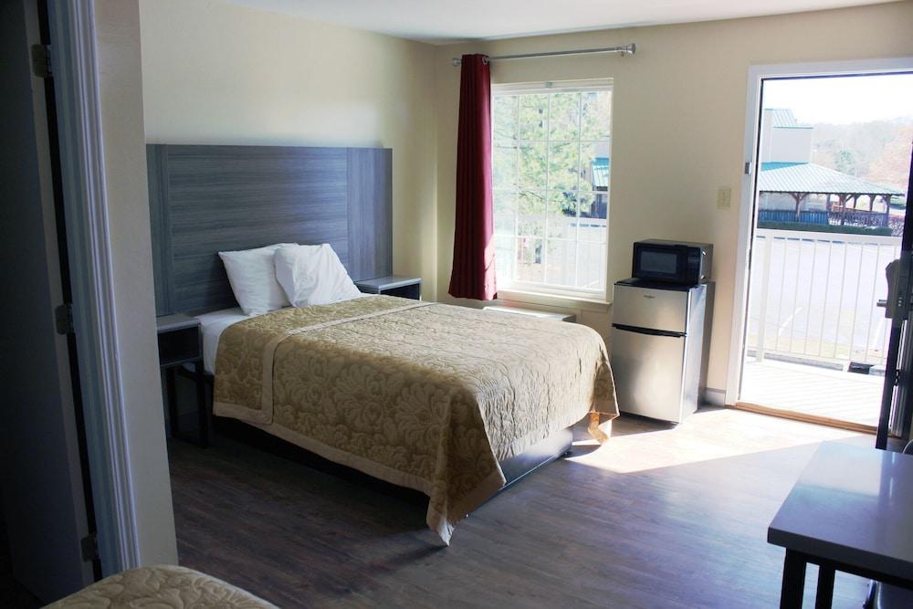Homestead Inn photo 5