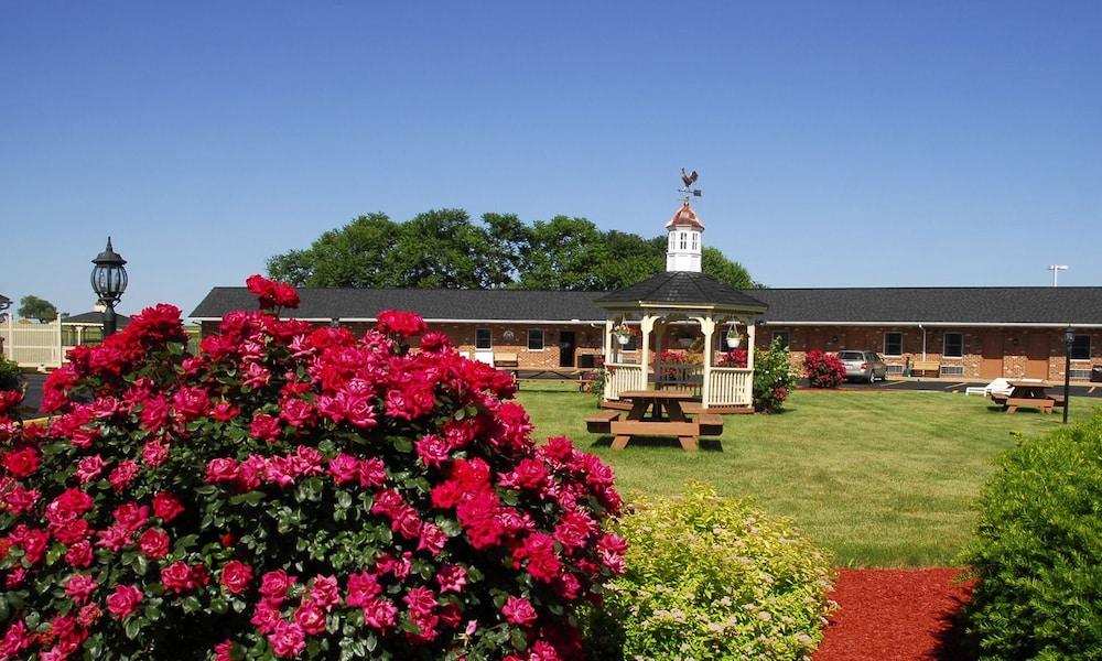 Weathervane Motor Court photo 1