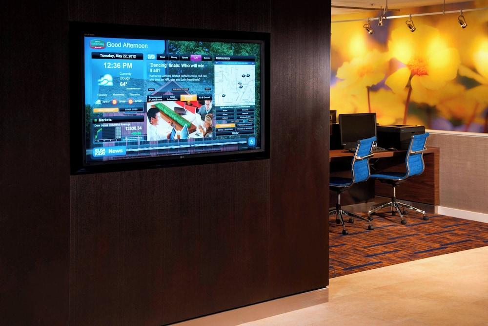 Courtyard by Marriott Detroit Dearborn photo 22