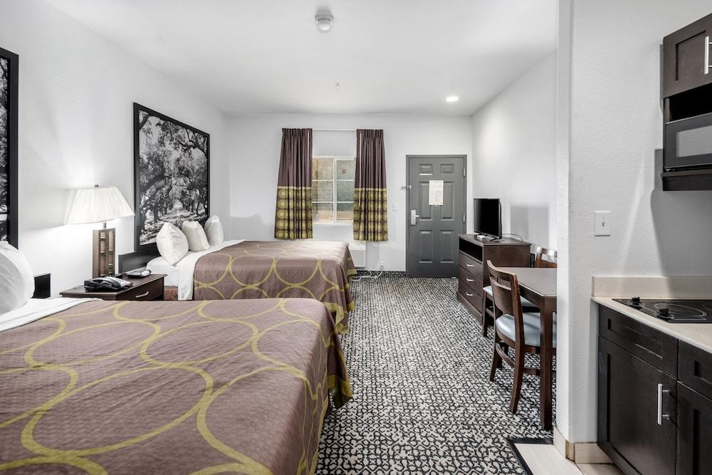 Super 8 by Wyndham Mansfield LA photo 11