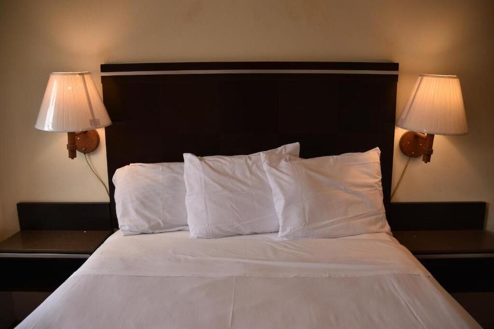 Baycities Motel photo 17