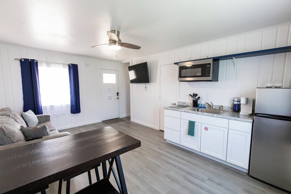 Anchor Bay Inn and Suites photo 26