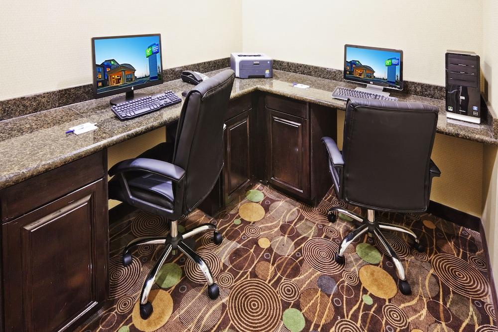 Holiday Inn Express Hotel & Suites Okmulgee by IHG photo 4