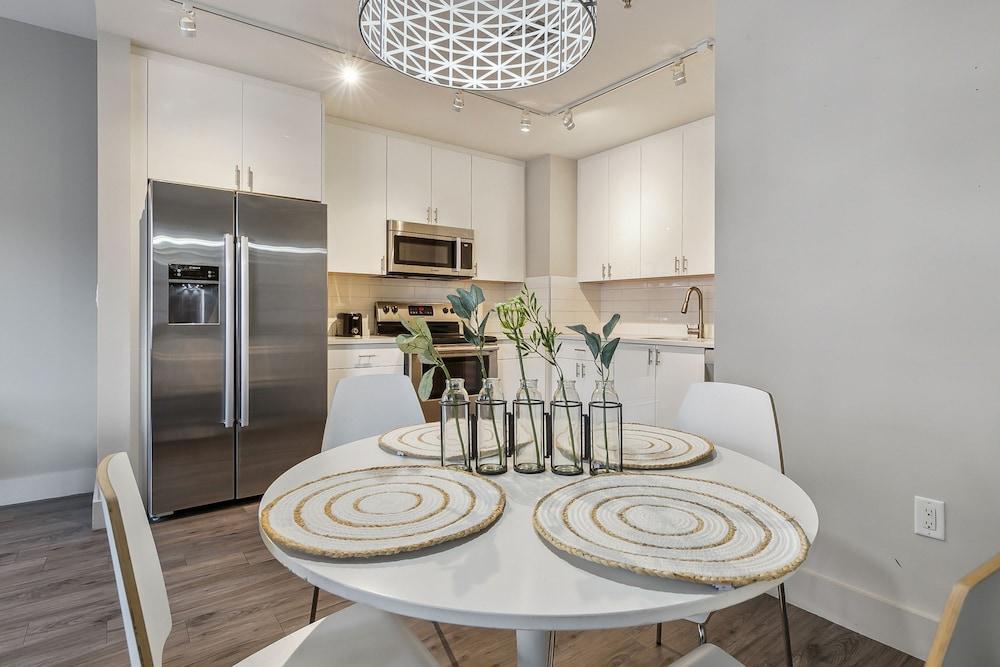 Modern Condos in California Building by Hosteeva photo 77