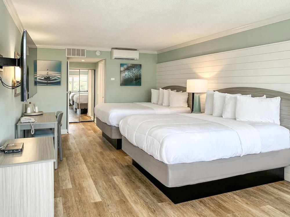 Thunderbird Beach Resort photo 62