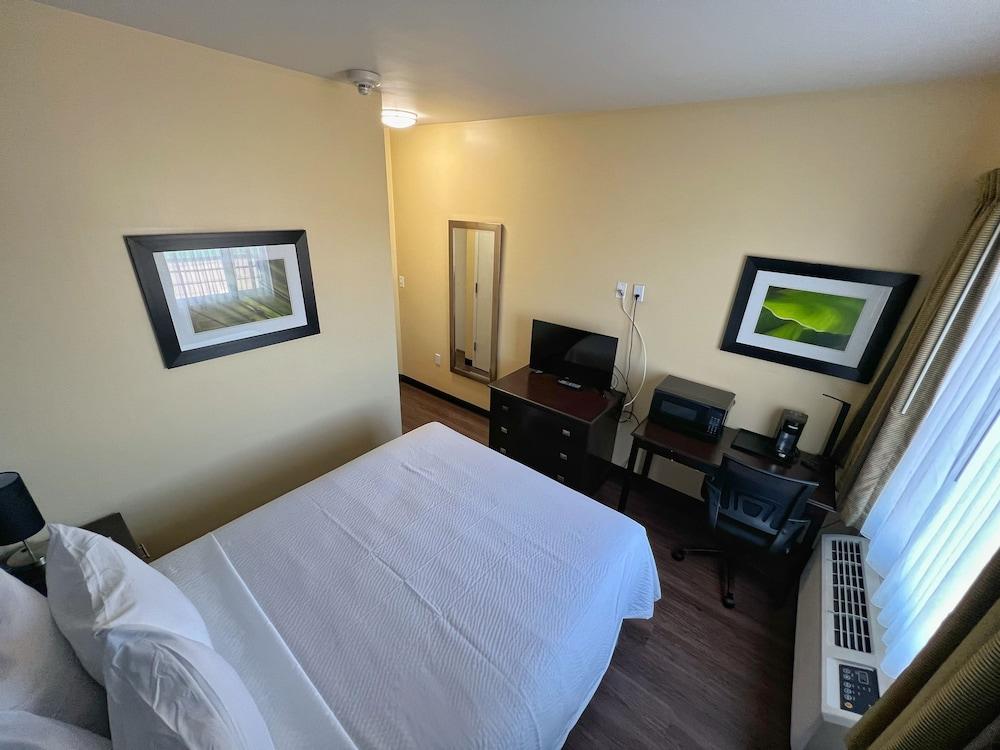 Ozone Inn & Suites photo 13