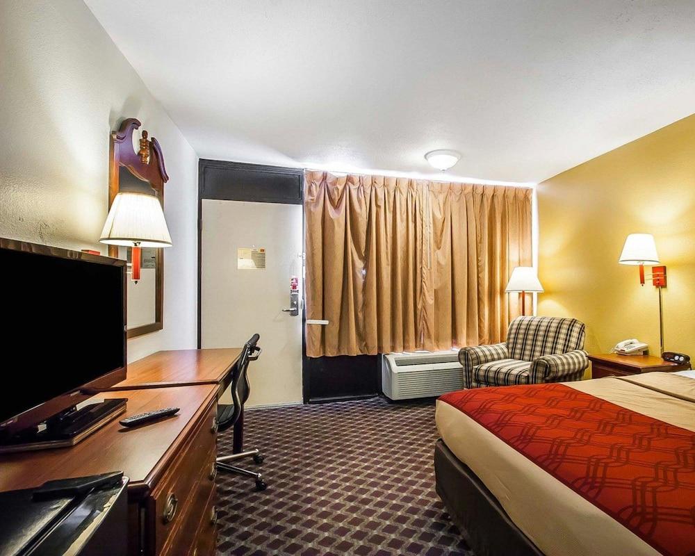 Econo Lodge Dyersburg I-155 photo 15