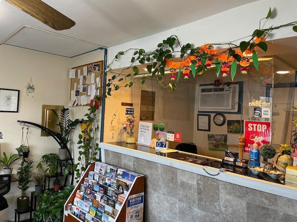 Cozy Corner Motel photo 2