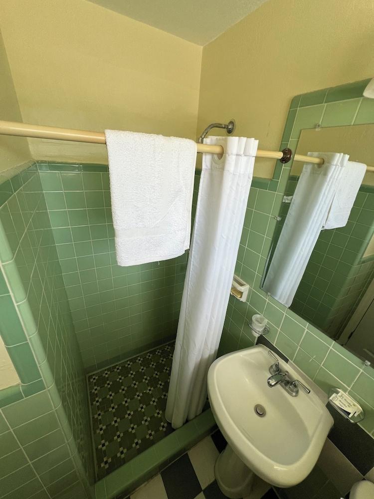Budget Inn photo 15