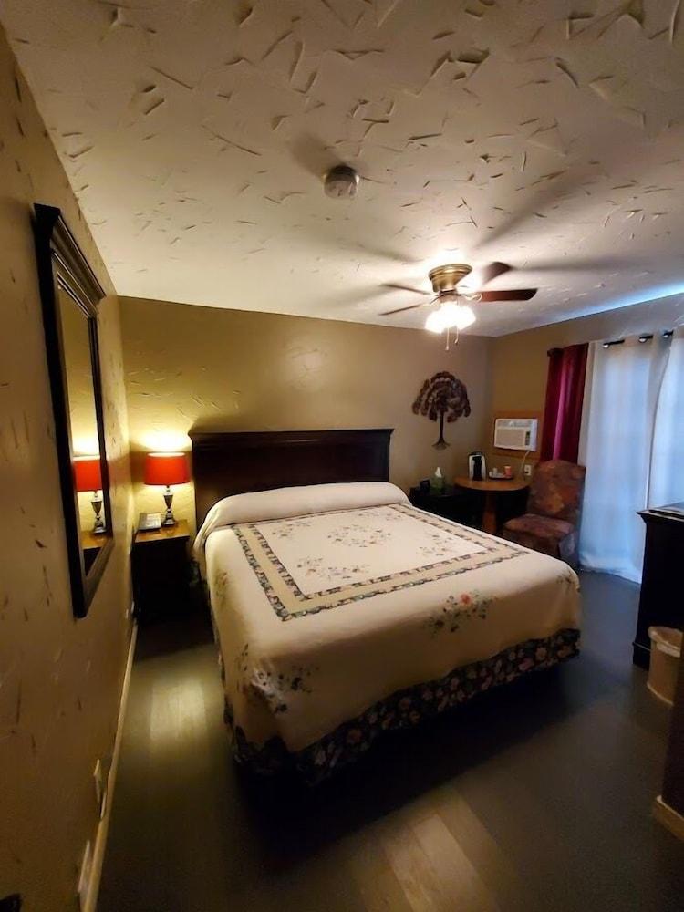 Three Forks Lewis & Clark Motel photo 6