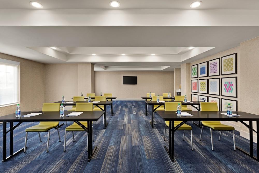 Holiday Inn Express & Suites Shawnee by IHG photo 30
