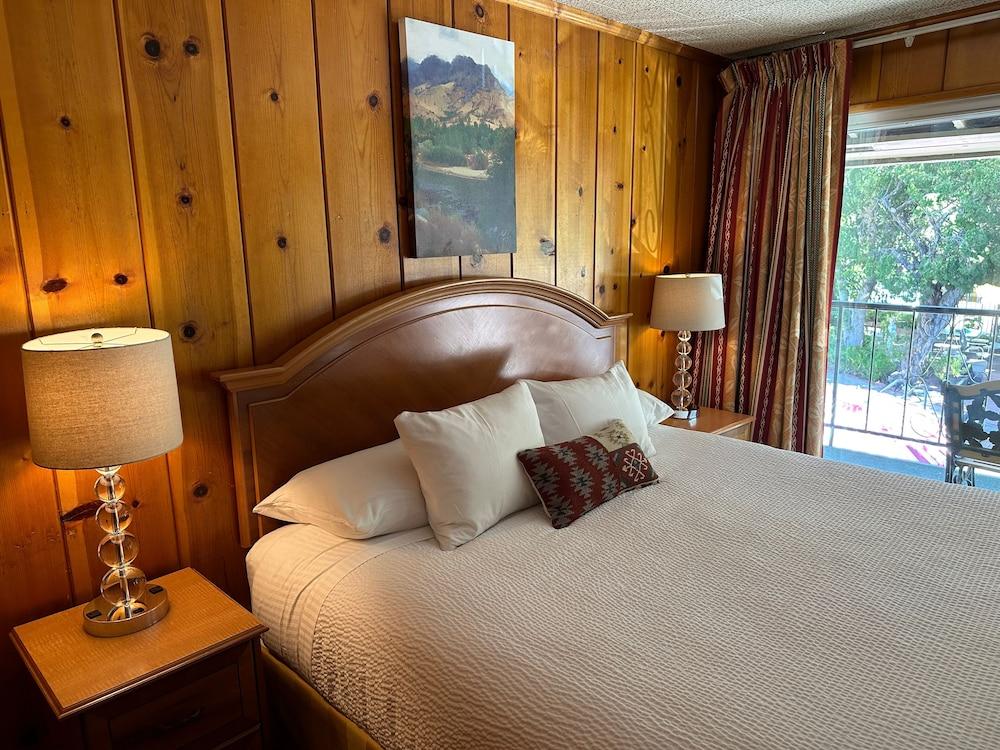 Piazza's Pine Cone Inn photo 32