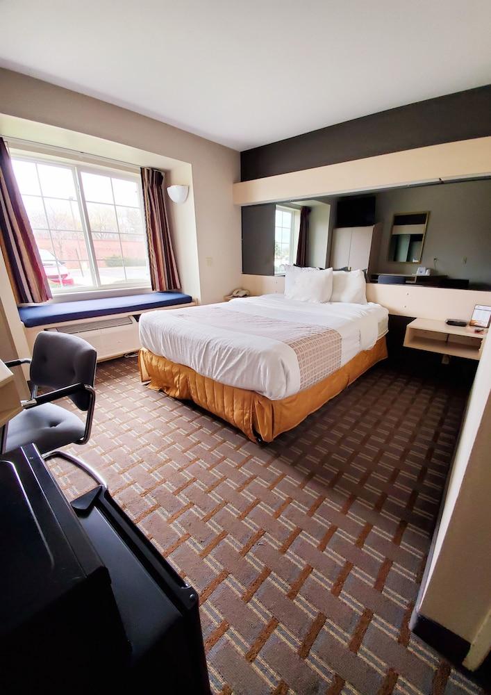 Americas Best Value Inn & Suites Racine photo 13