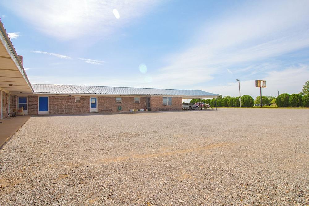 OYO Hotel Waurika OK US-70 near Wichita Falls photo 85
