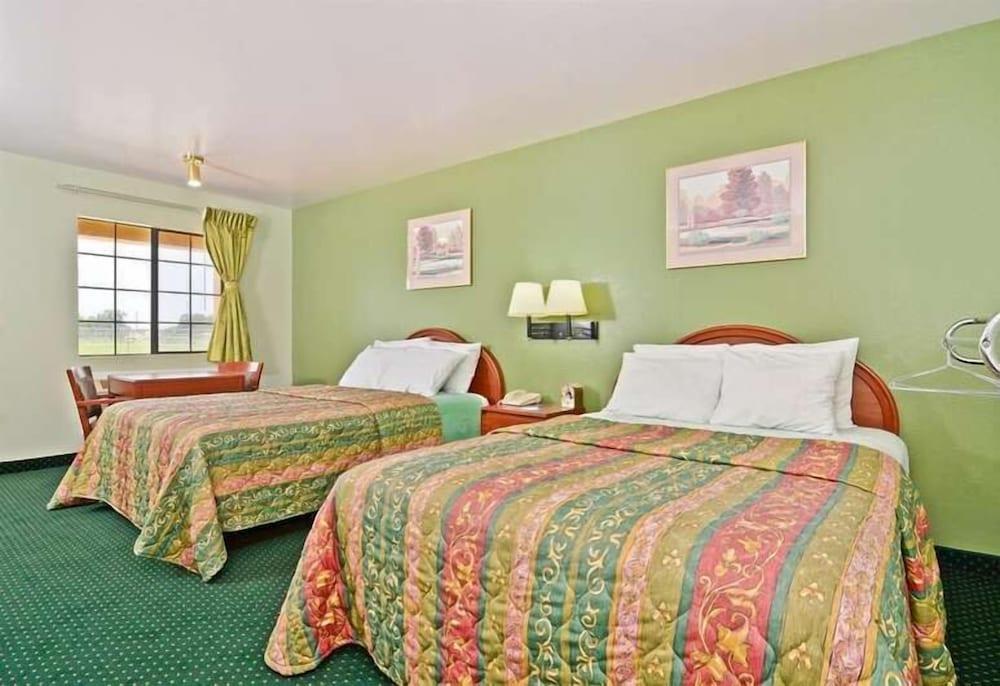 Pine Point Inn & Suites photo 4