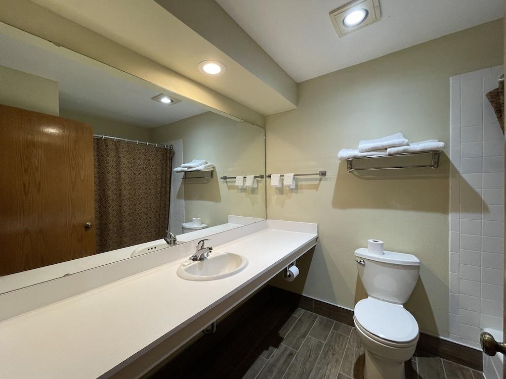 Campus Inn Motel photo 10