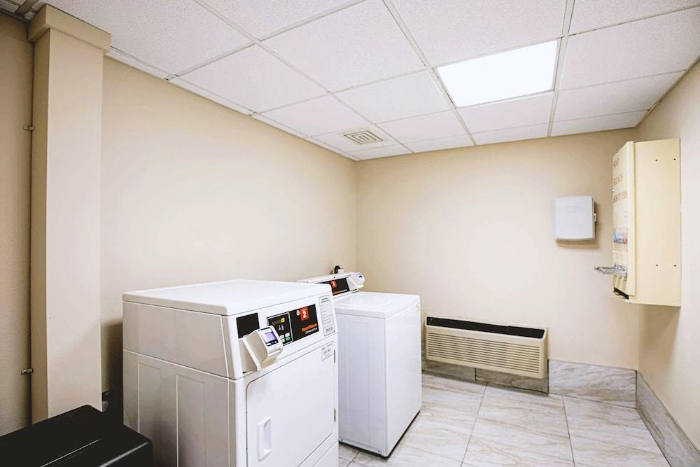 Norwood Inn & Suites Milwaukee photo 28