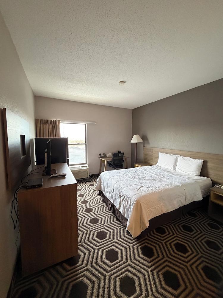 Relax Inn & Suites photo 16