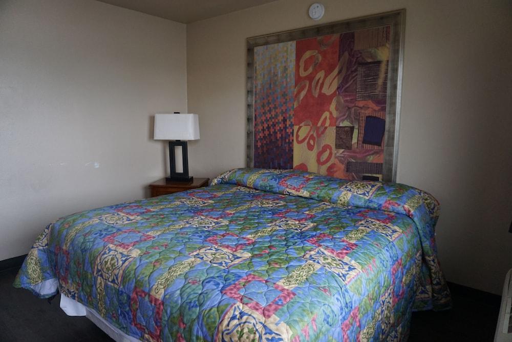 Econo Lodge San Antonio Northeast I-35 photo 2