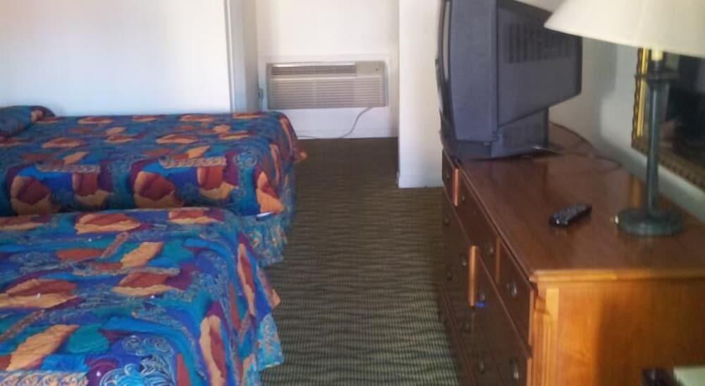 Deluxe Inn photo 3