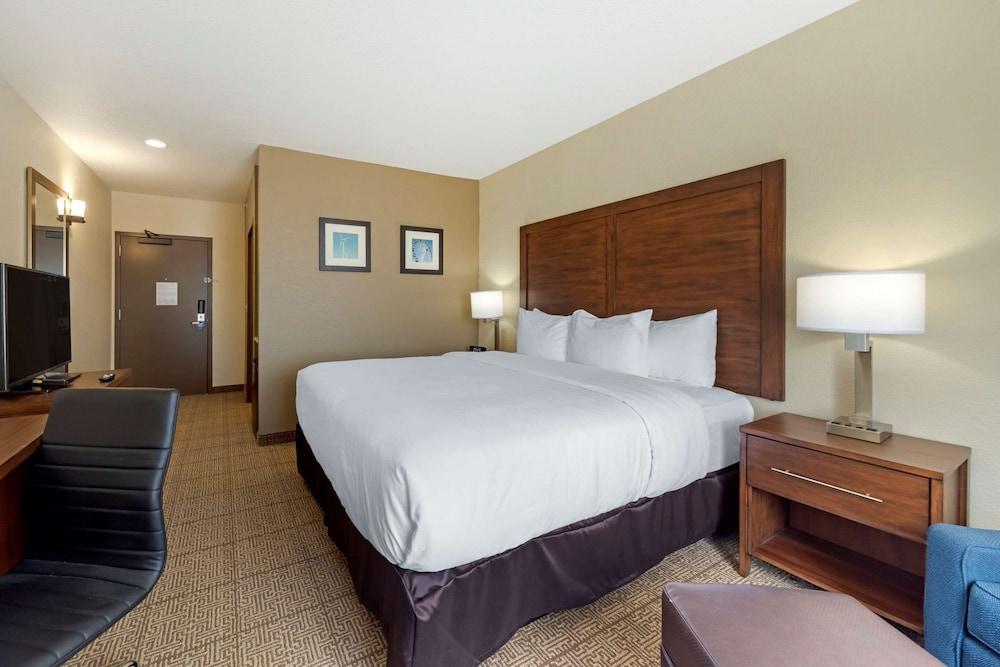 Comfort Inn & Suites Harrah photo 5