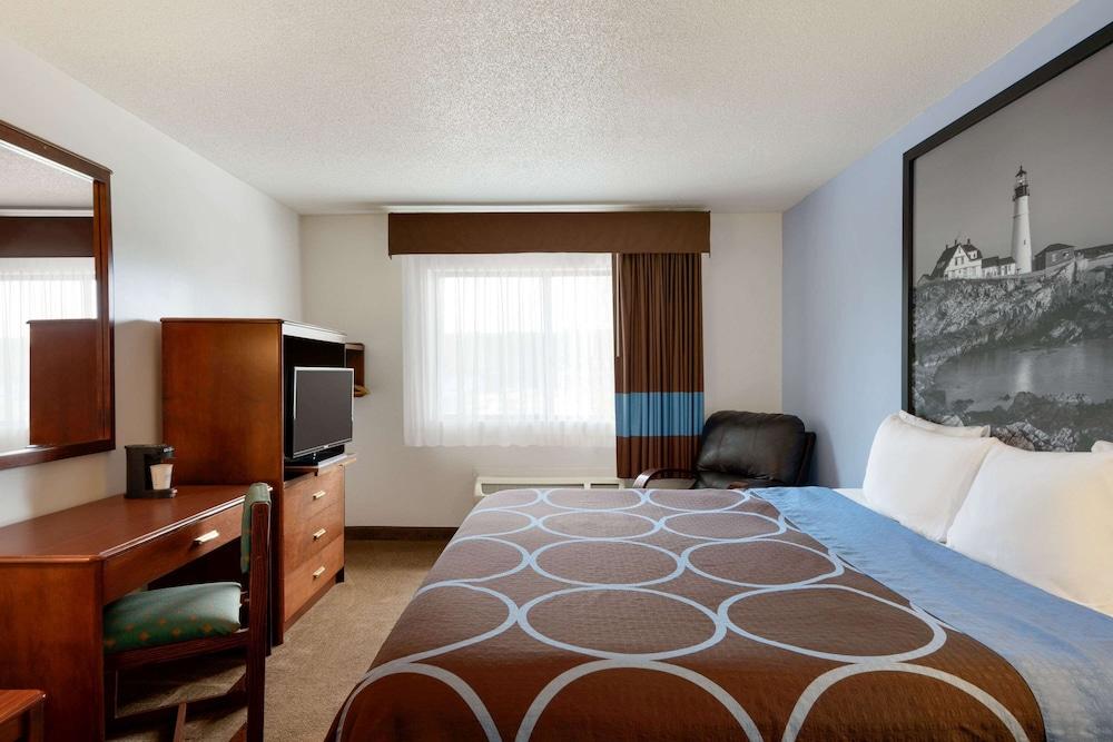 Super 8 by Wyndham Portland ME photo 8