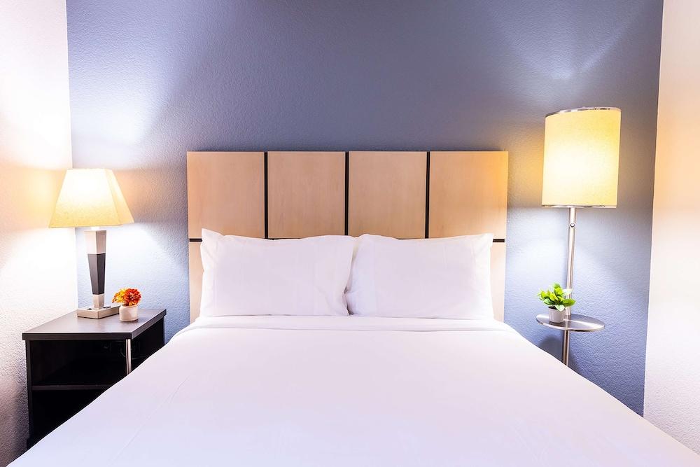 Sonesta Simply Suites Chicago Naperville photo 11