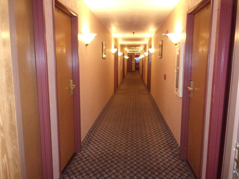 Econo Lodge Kent - Akron West photo 24