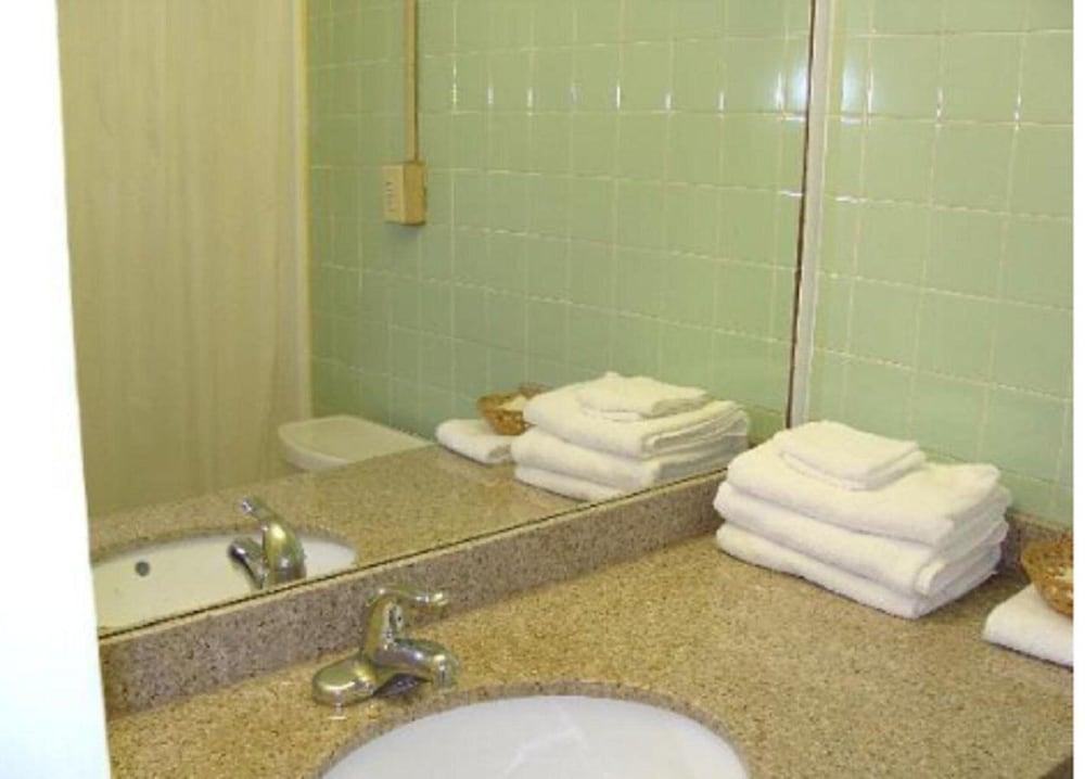 Red Carpet Inn North Syracuse photo 39