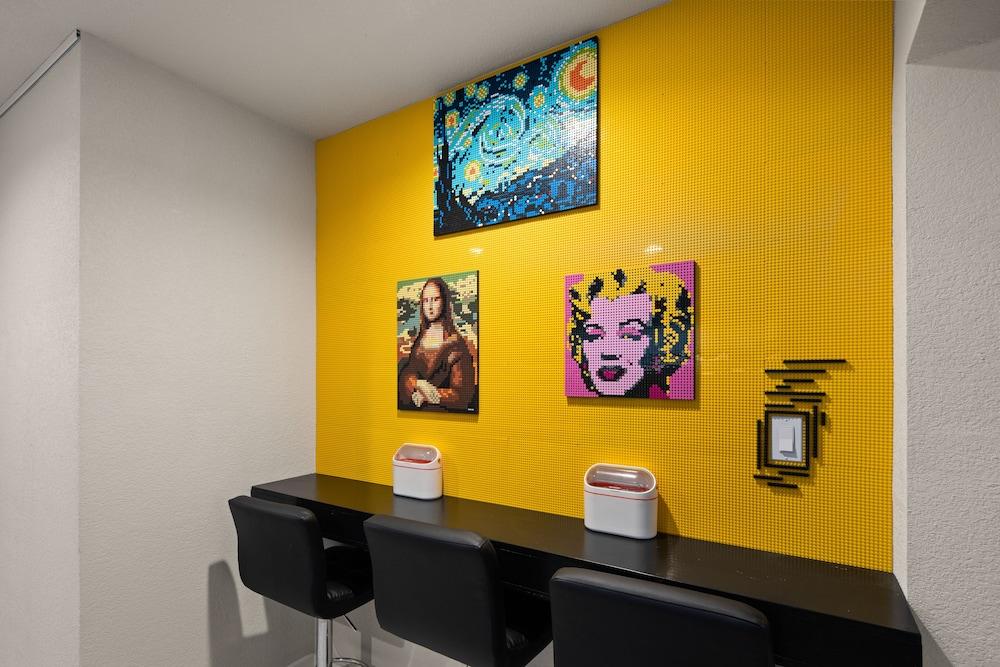 Hotel McCoy - Art, Coffee, Beer, Wine photo 2