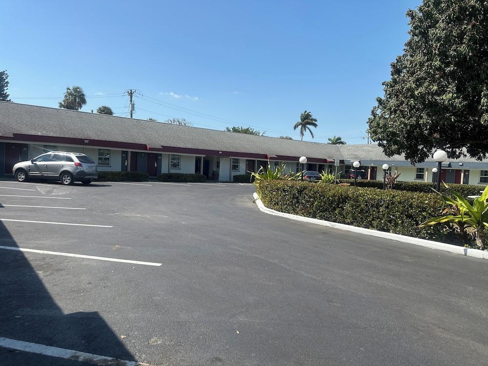 Tropical Palm Motel photo 16