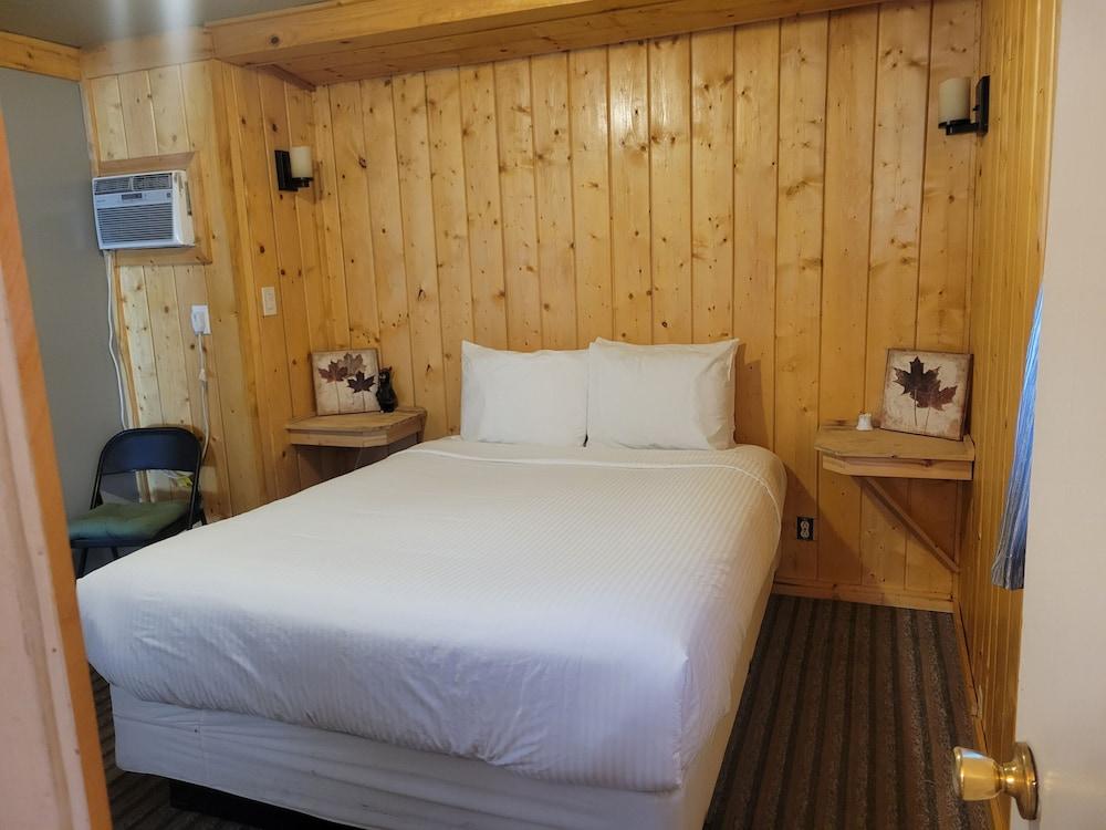 Sleepy Hollow Cabins and Hotel photo 55
