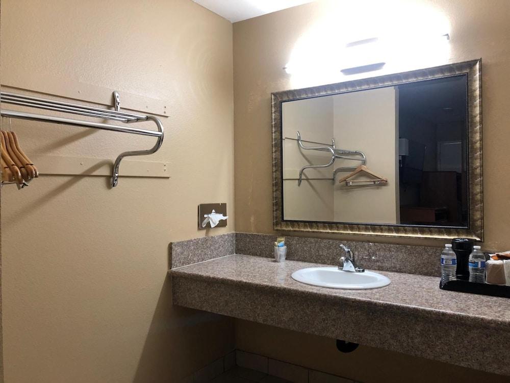 Orange Tustin Inn photo 18