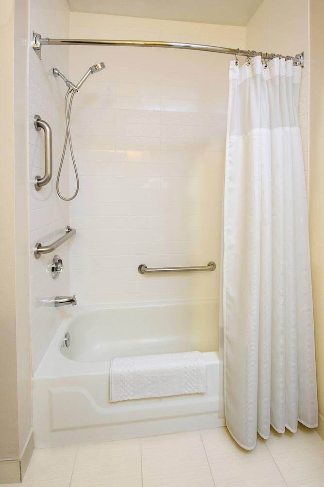 Rodeway Inn photo 11