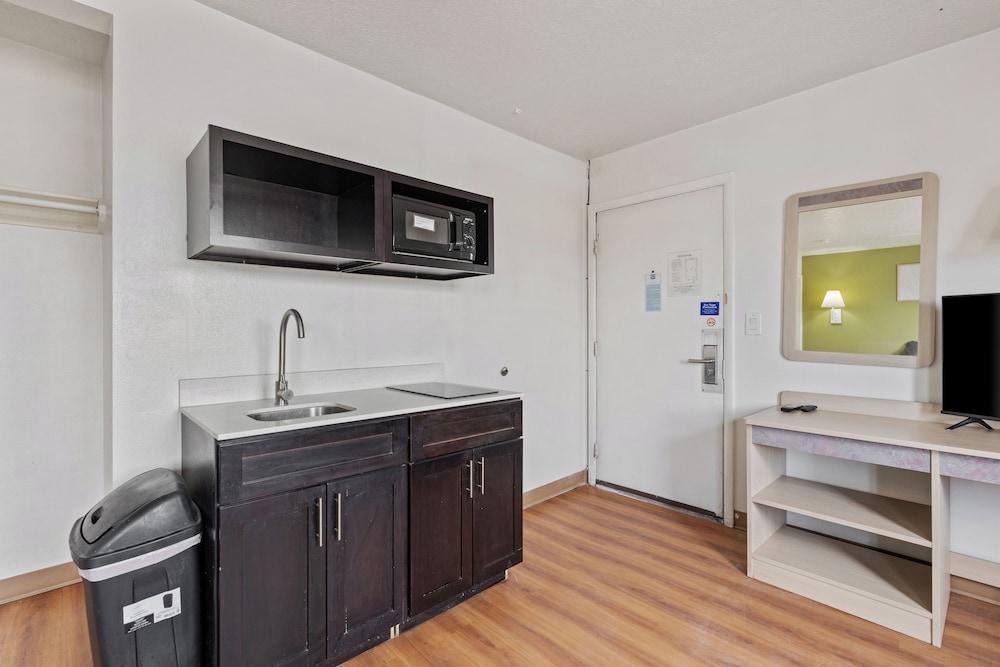 Evanston Inn Extended Stay photo 20