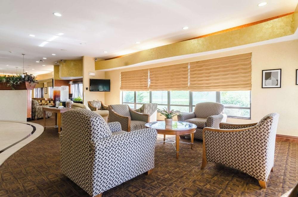 Comfort Suites Salina South photo 12