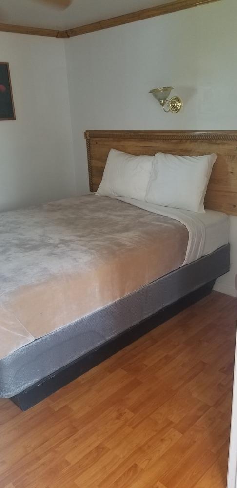 Rip Van Winkle Motel photo 21