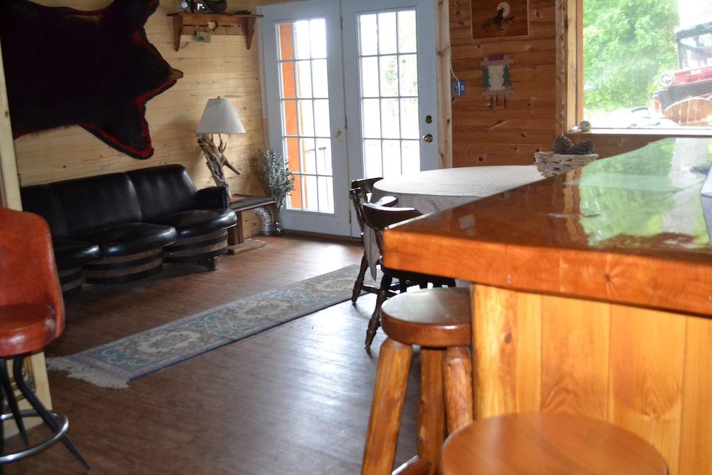 AJ's Lodge and Oven photo 43