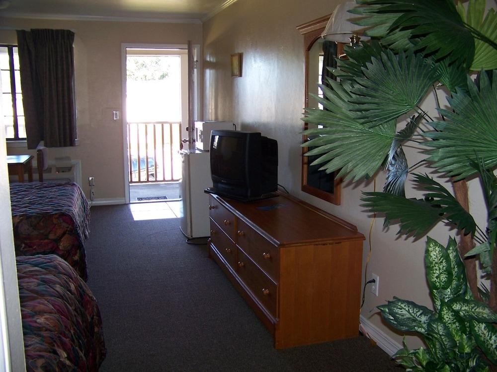 Emerald Sands Inn photo 9