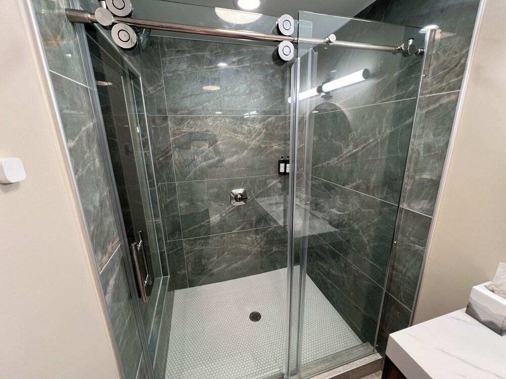 Lighthouse Inn & Suites photo 27