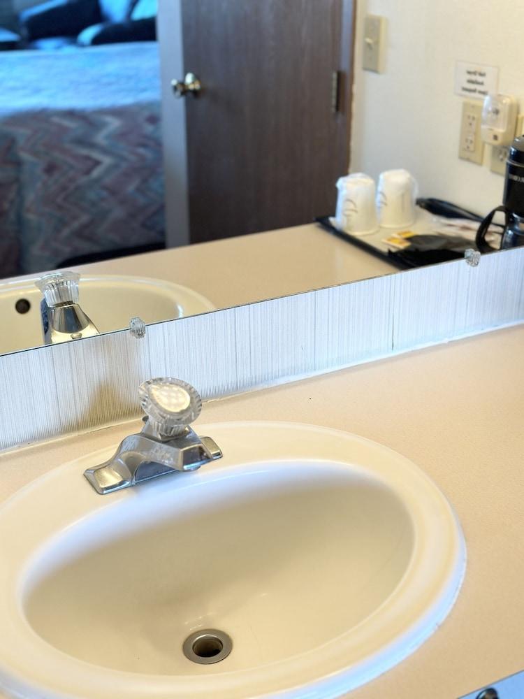 The Davenport Motel photo 17