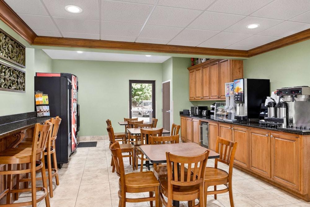 Microtel Inn & Suites by Wyndham Woodstock/Atlanta North photo 40