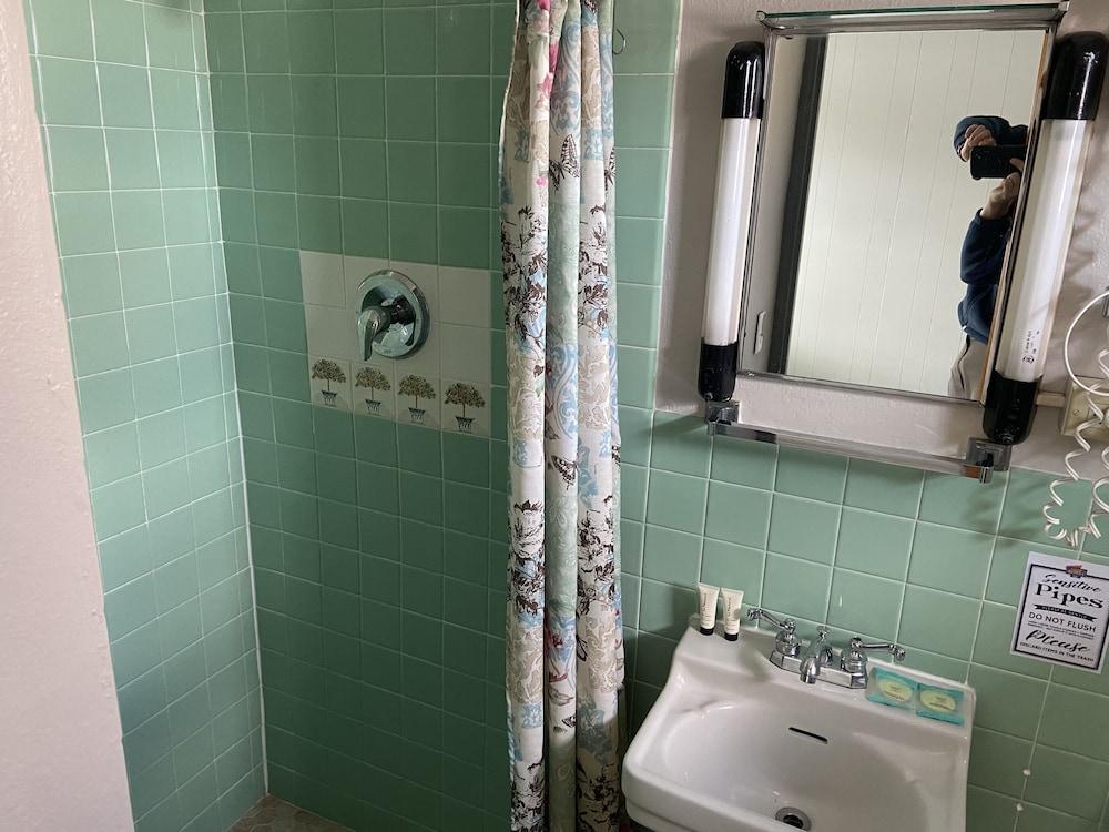 Yellow Springs Motel photo 10