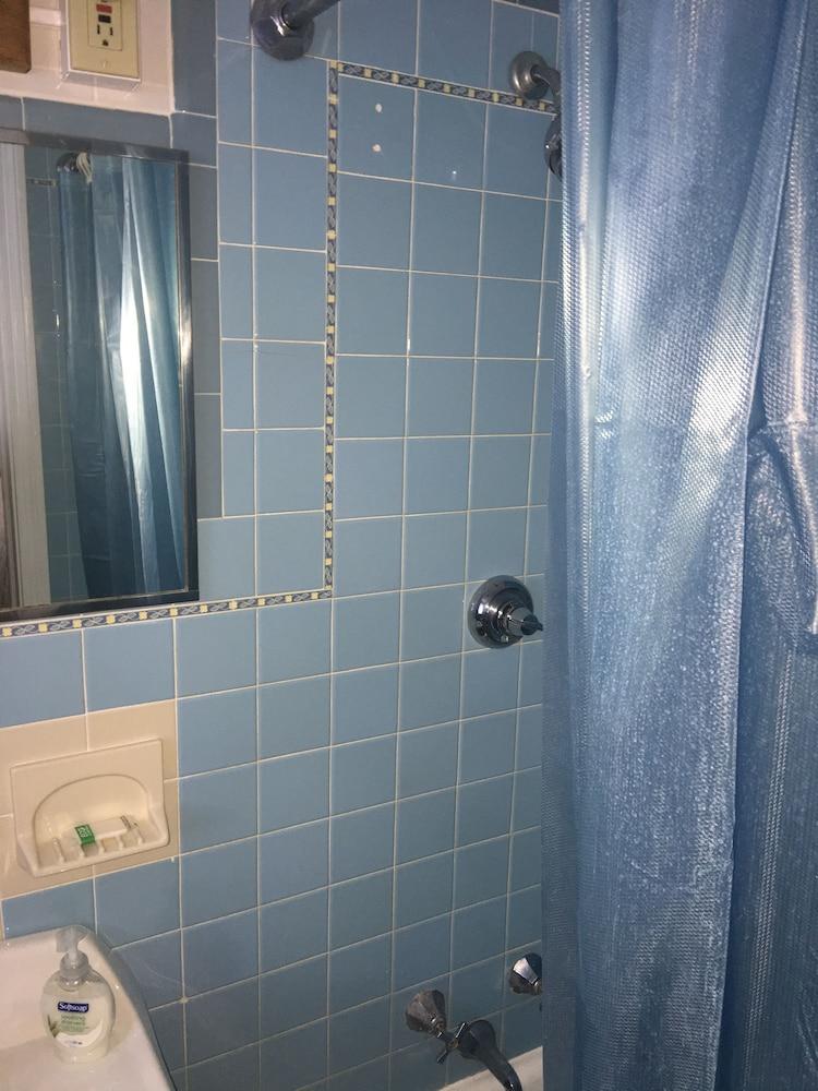 Anchor Motel photo 6