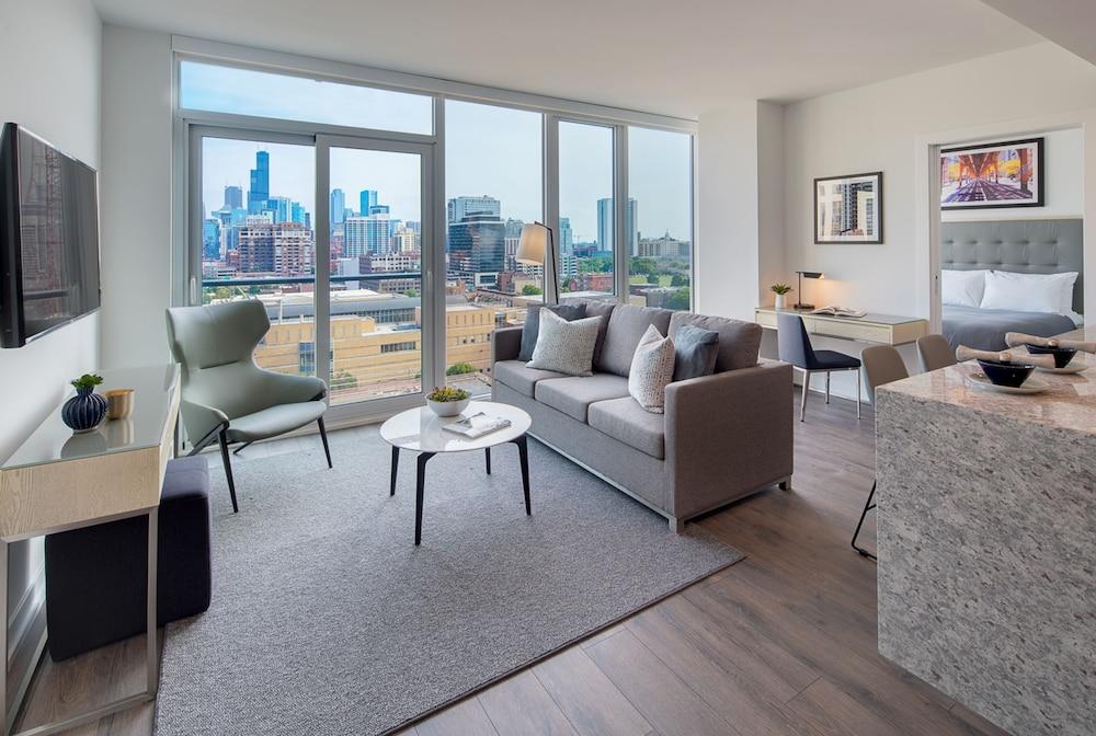 Level Chicago – Old Town photo 24