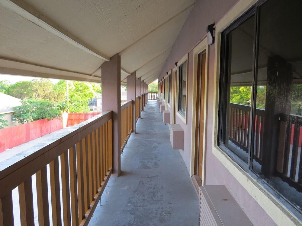 Executive Inn and Suites photo 50